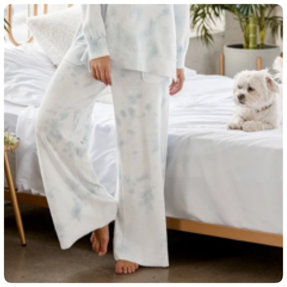 Lulu’s Choosing Chill Blue Tie Dye Fuzzy Fleece Knit Drawstring Wide Leg Pants M